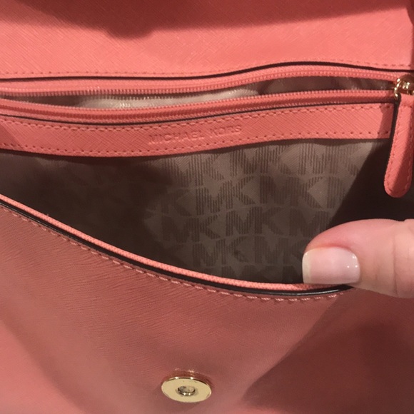 Authentic Michael Kors Two Toned Purse - Picture 10 of 15